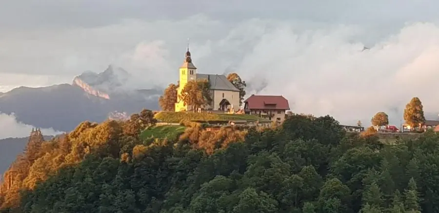 L'église Notre-Dame de l'Assomption sur son éperon