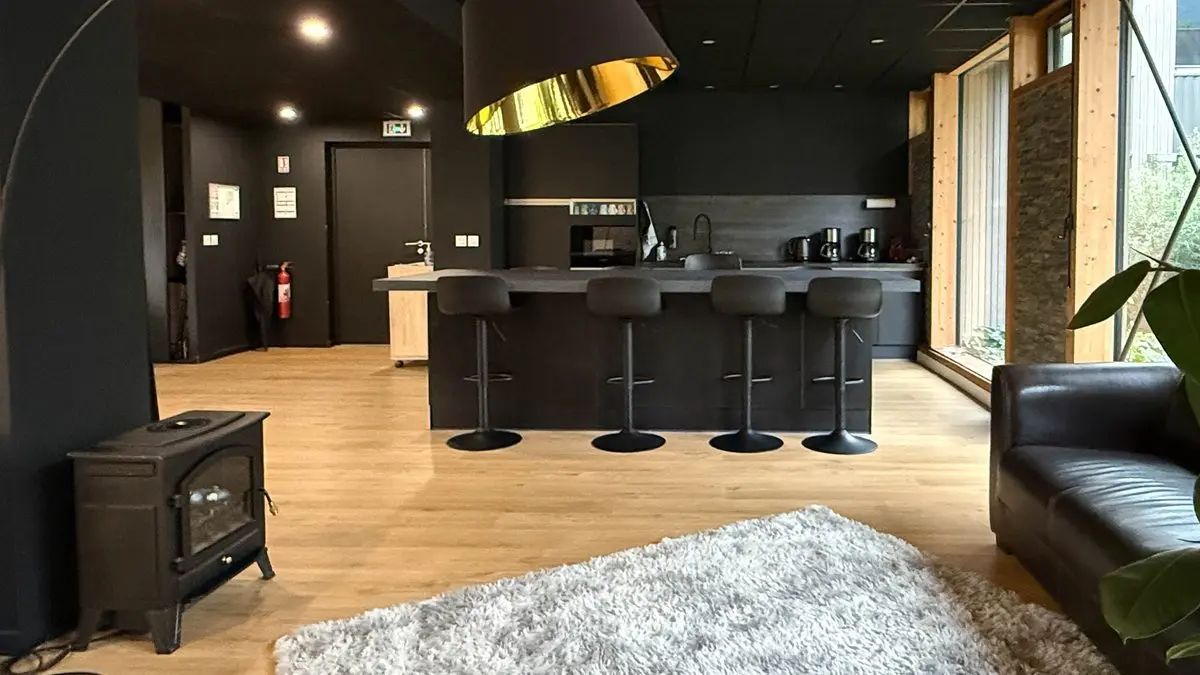 Espace détente et café avec coin cuisine